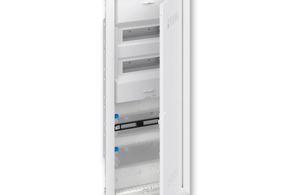 Kombinovaná rozvodnice ABB UK662CV pod omítku, dvířka s větracími otvory